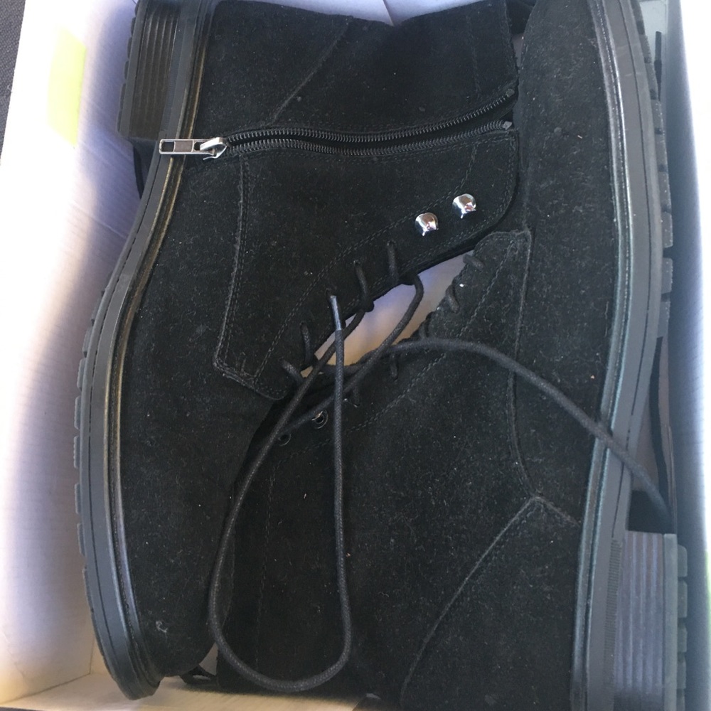 Size 12 Alphoni black suede boots